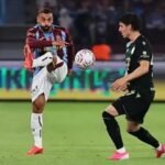 محمد صلاح يقود هجوم طرابزون سبورت أمام باشاك شهير في الدوري 