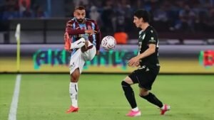 محمد صلاح يقود هجوم طرابزون سبورت أمام باشاك شهير في الدوري 