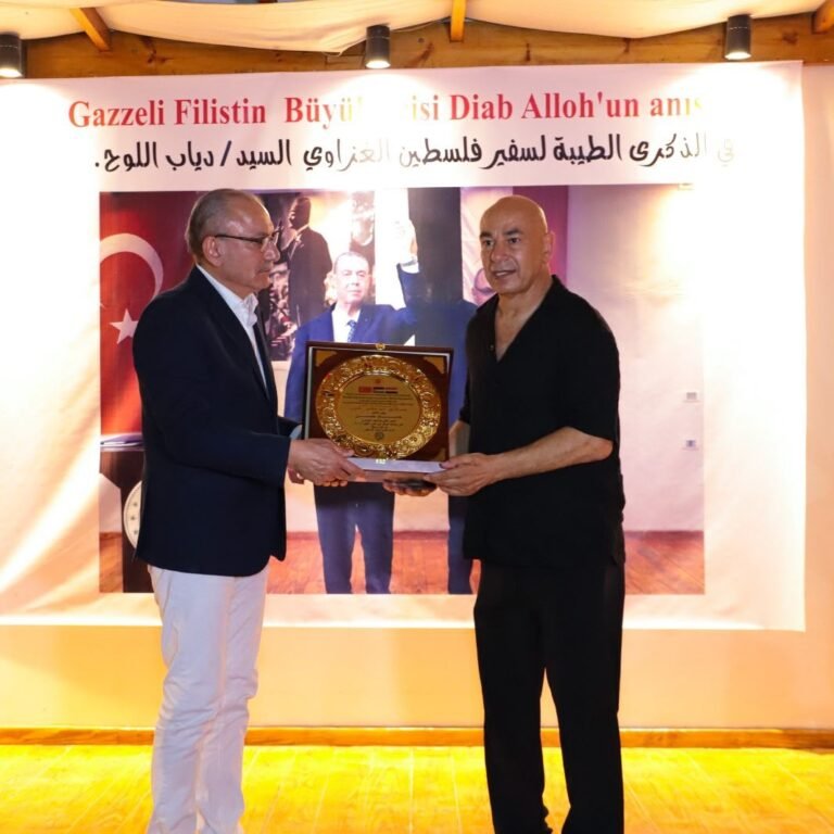 السفير التركي يكرّم حسام حسن: «قلبه قلب أسد.. تحدى الظلم وبسالته سُجّلت في تاريخ الشرف»