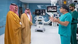 في أول عملية بالسعودية.. روبوت جراحي يعيد مريضًا للمشي خلال ساعة
